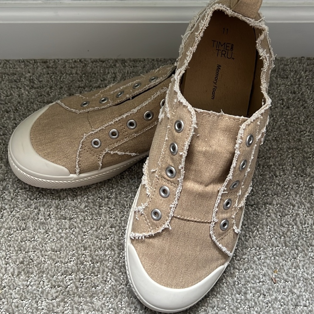 Time and Tru Beige Canvas Sneakers - Picture 5 of 7